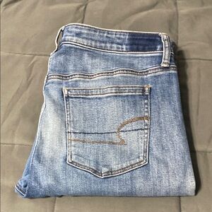 American Eagle 🦅 vintage Hi-Rise button fly jeans. 14 regular